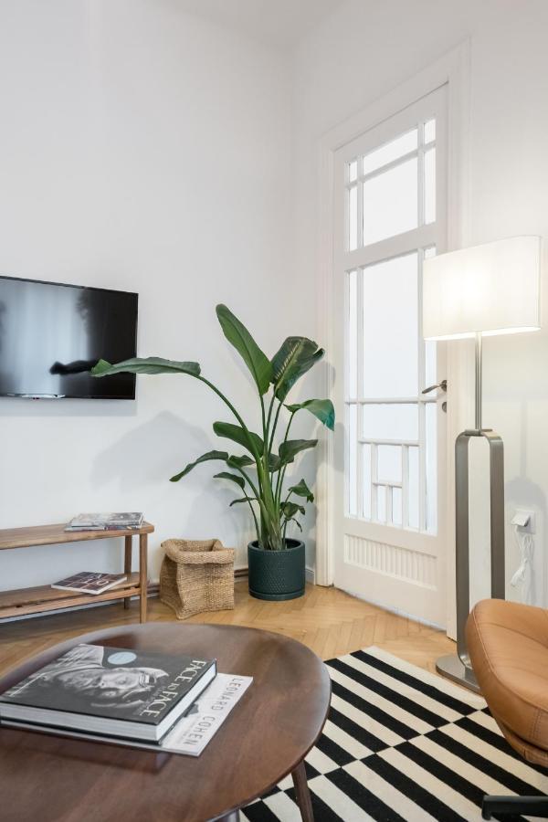 Cismigiu Serenity: 1Br Flat With Scenic Balcony Бухарест Экстерьер фото