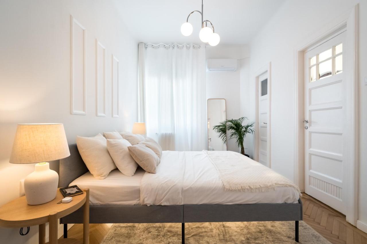 Cismigiu Serenity: 1Br Flat With Scenic Balcony Бухарест Экстерьер фото
