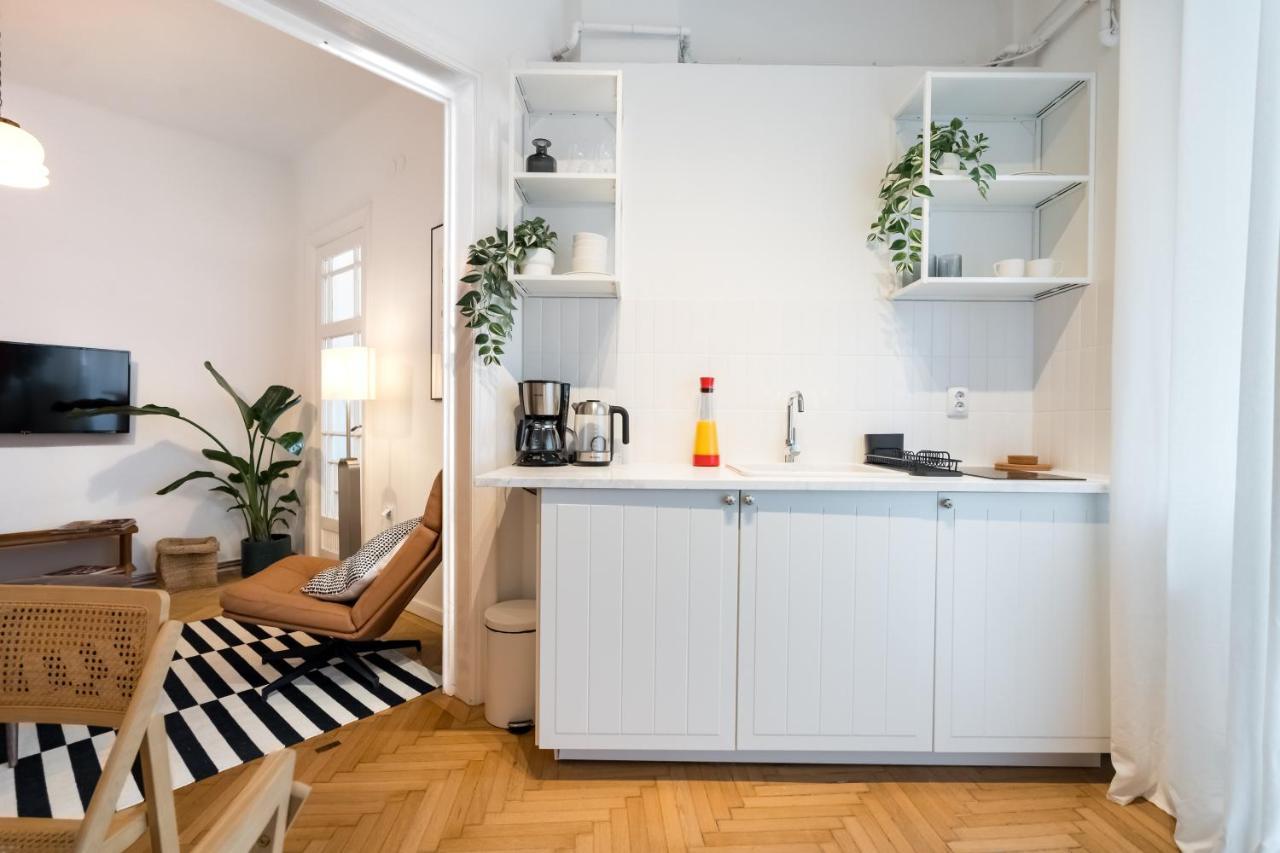 Cismigiu Serenity: 1Br Flat With Scenic Balcony Бухарест Экстерьер фото